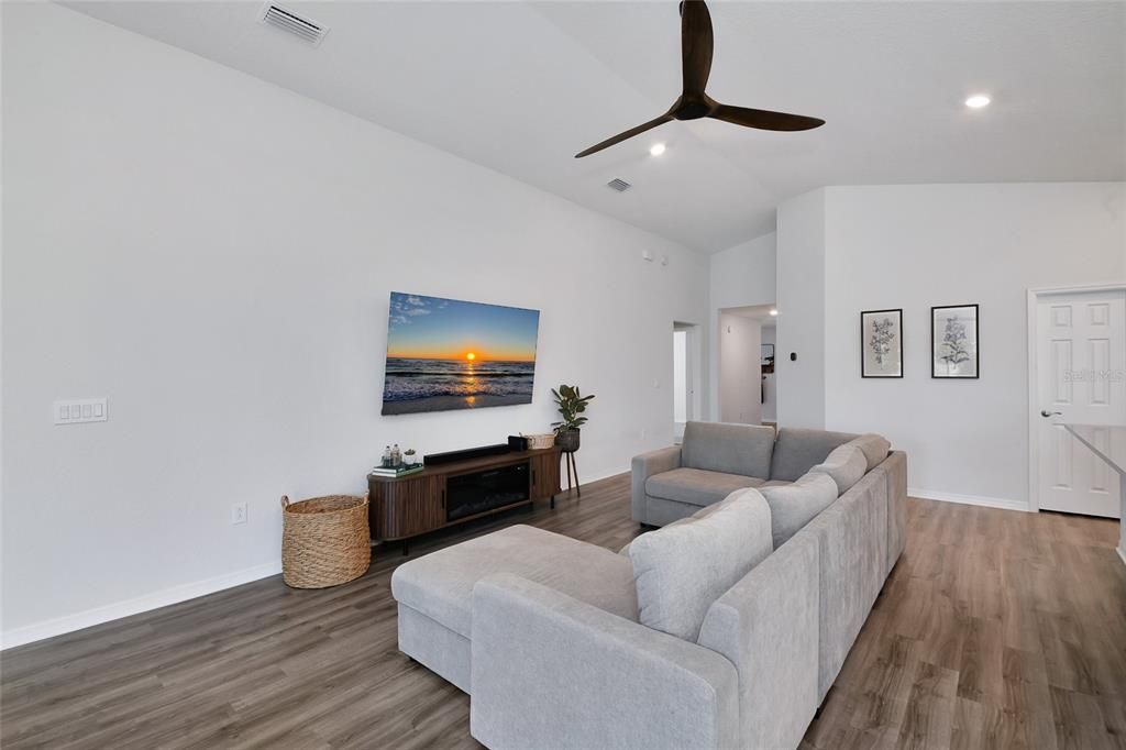For Sale: $369,900 (3 beds, 2 baths, 2007 Square Feet)