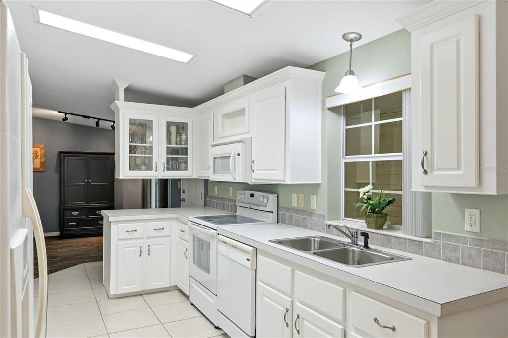 For Sale: $279,000 (3 beds, 2 baths, 1485 Square Feet)