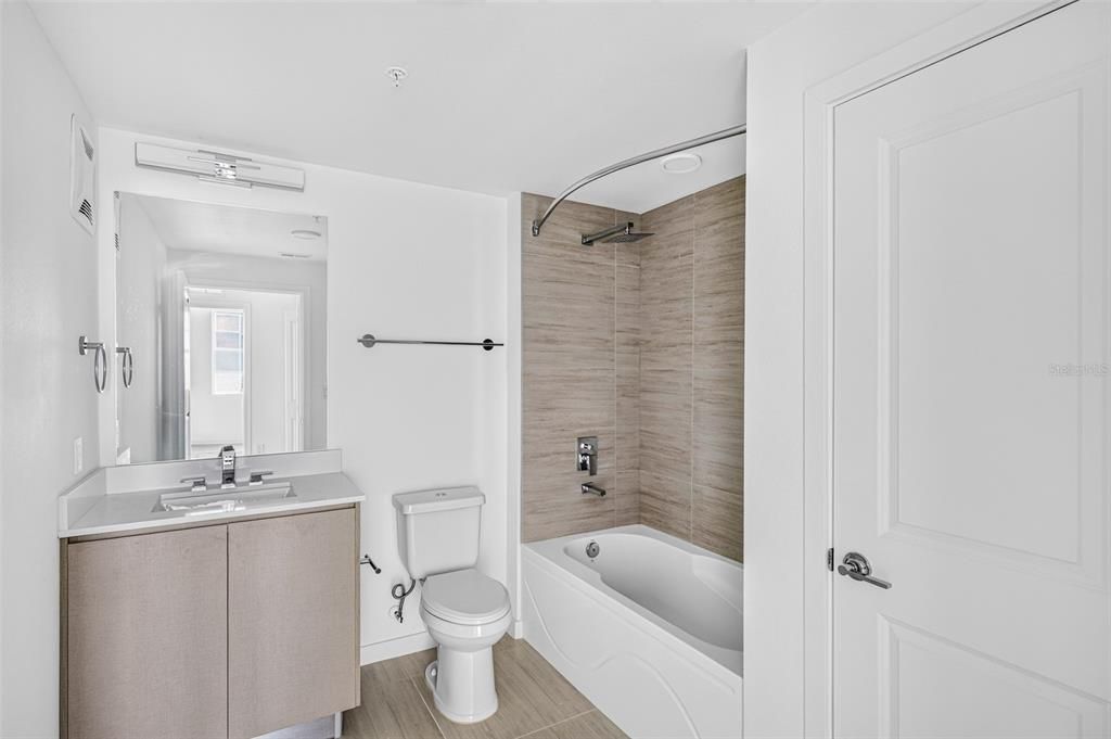 For Rent: $1,570 (2 beds, 2 baths, 1023 Square Feet)