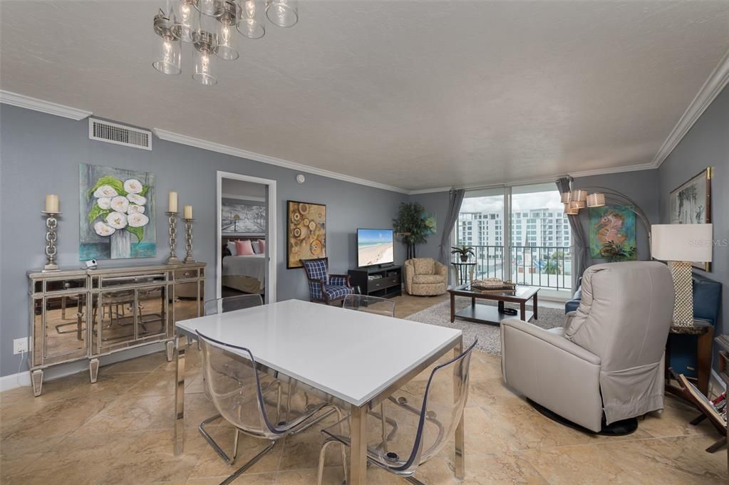For Sale: $435,000 (1 beds, 2 baths, 985 Square Feet)