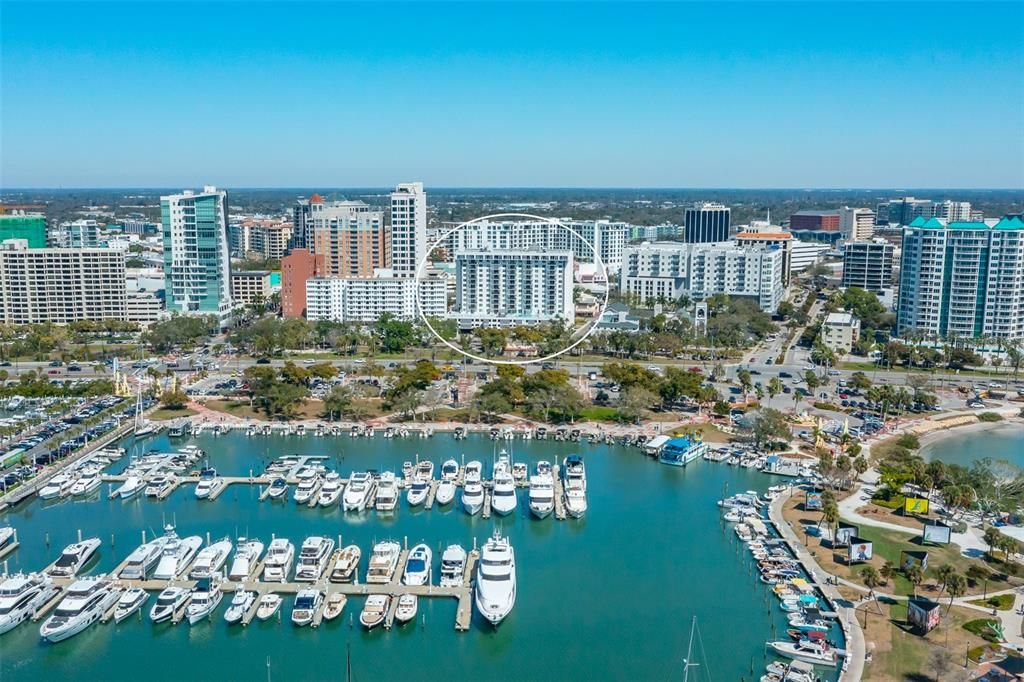 For Sale: $435,000 (1 beds, 2 baths, 985 Square Feet)