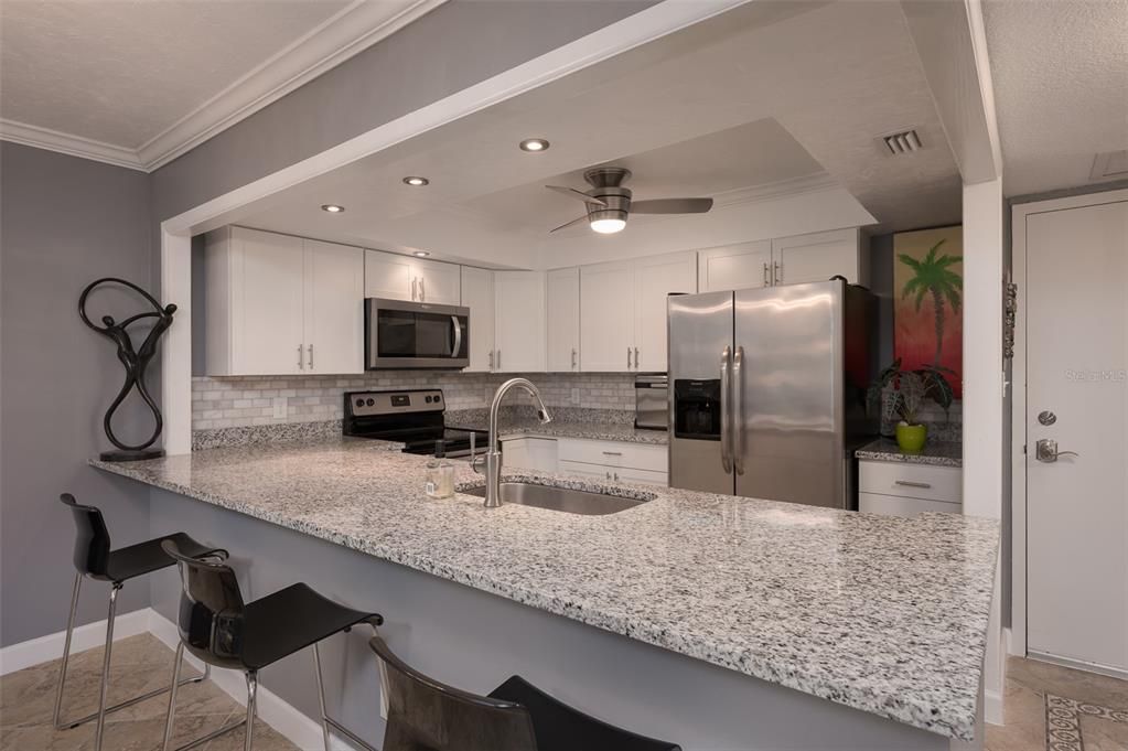 For Sale: $435,000 (1 beds, 2 baths, 985 Square Feet)