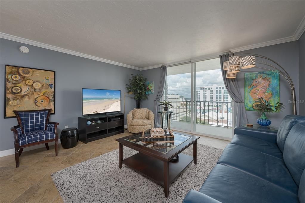 For Sale: $435,000 (1 beds, 2 baths, 985 Square Feet)