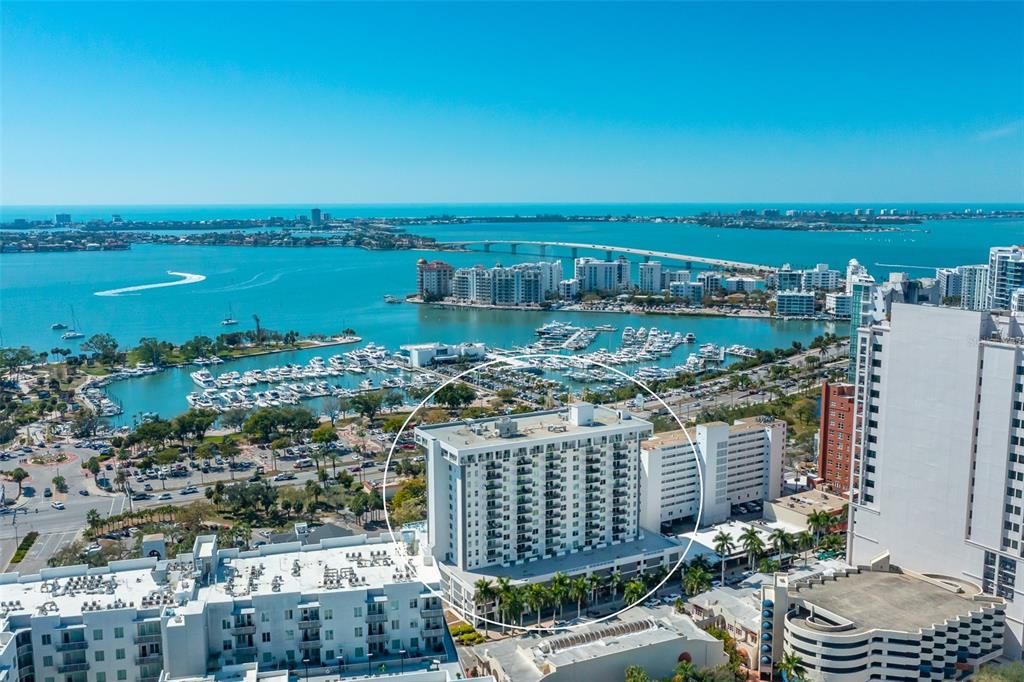 For Sale: $435,000 (1 beds, 2 baths, 985 Square Feet)