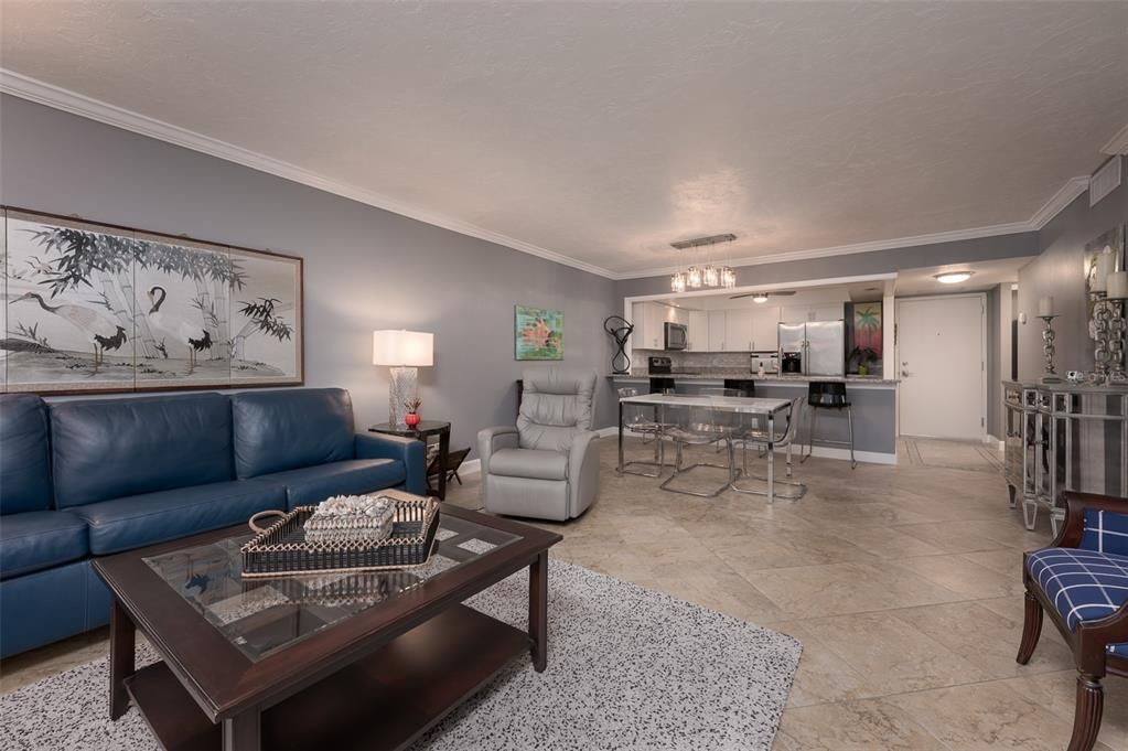 For Sale: $435,000 (1 beds, 2 baths, 985 Square Feet)