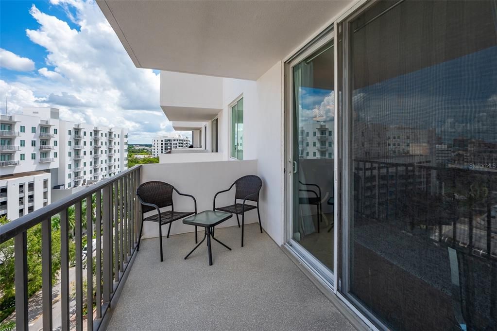 For Sale: $435,000 (1 beds, 2 baths, 985 Square Feet)
