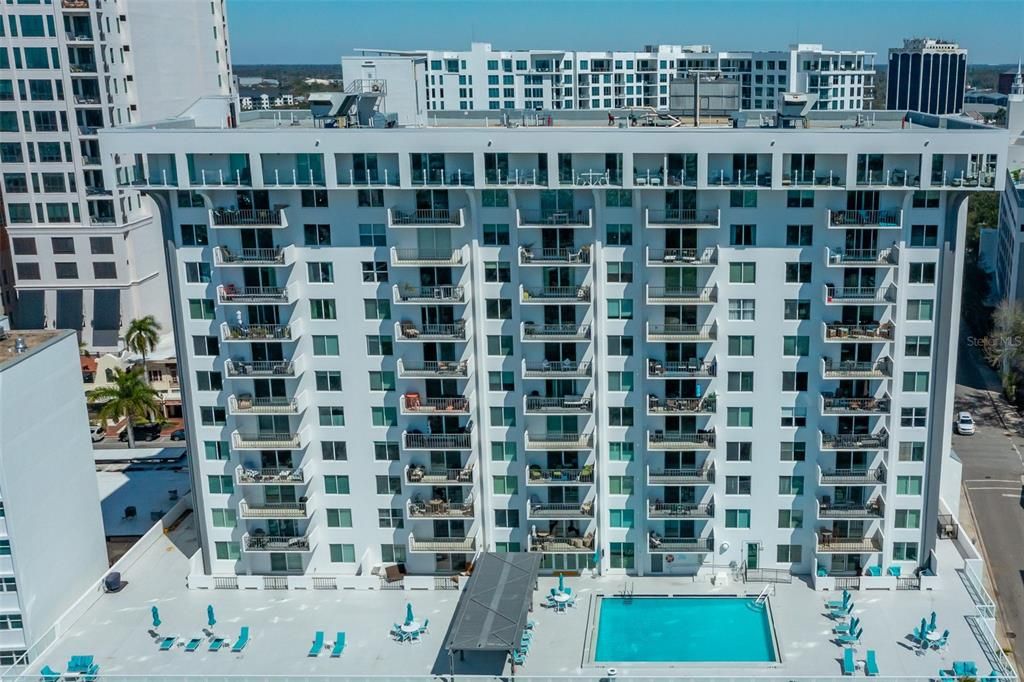 For Sale: $435,000 (1 beds, 2 baths, 985 Square Feet)