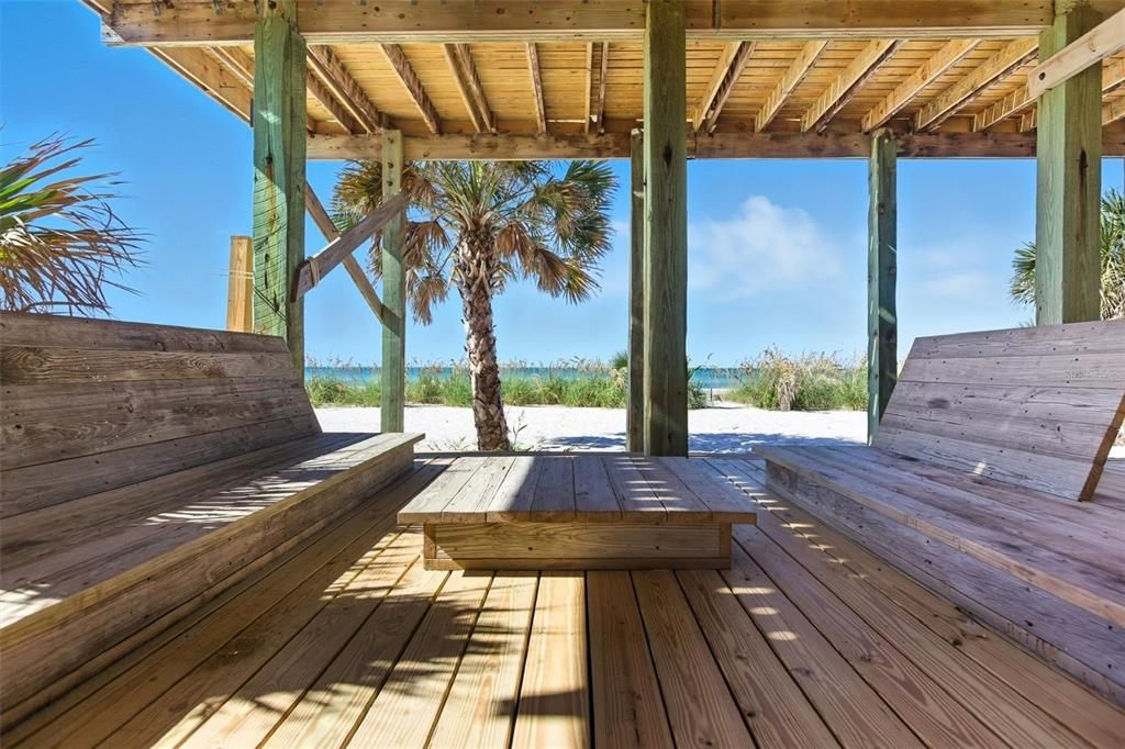 For Sale: $1,450,000 (4 beds, 2 baths, 1380 Square Feet)