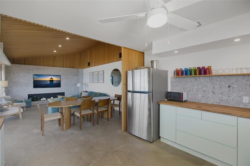 For Sale: $1,450,000 (4 beds, 2 baths, 1380 Square Feet)