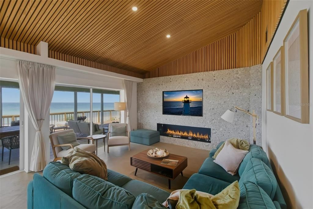 For Sale: $1,450,000 (4 beds, 2 baths, 1380 Square Feet)
