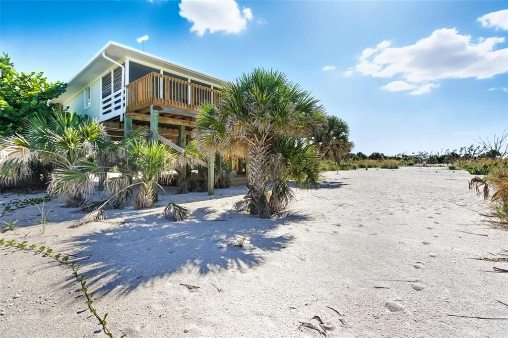 For Sale: $1,450,000 (4 beds, 2 baths, 1380 Square Feet)