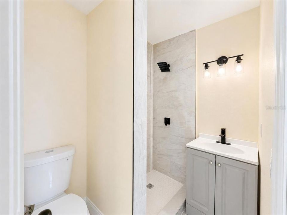 For Rent: $1,425 (1 beds, 1 baths, 432 Square Feet)