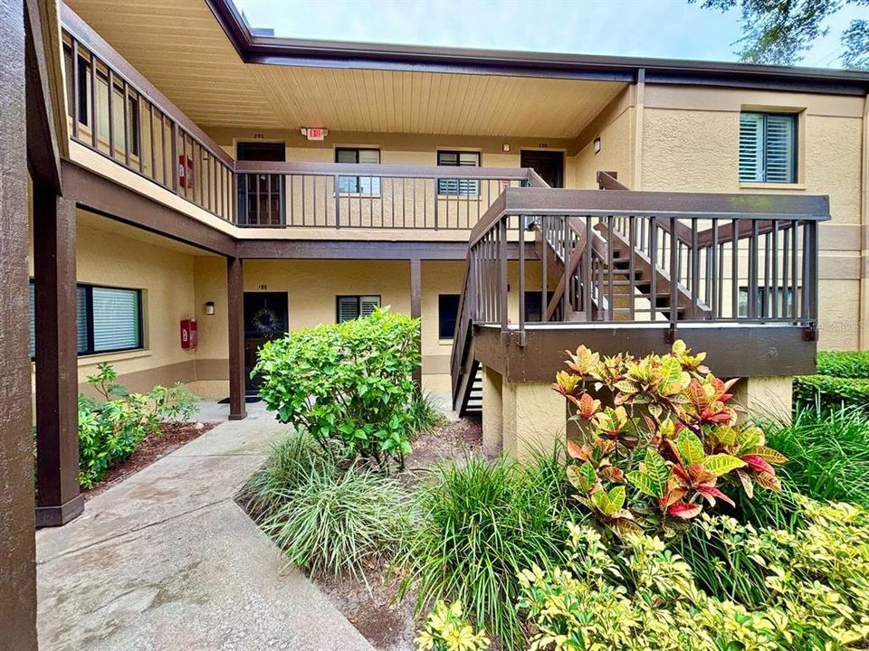 For Rent: $1,850 (2 beds, 2 baths, 1100 Square Feet)