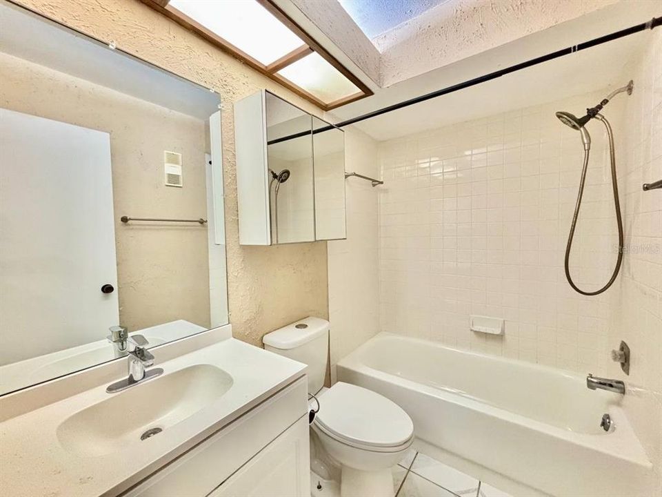 For Rent: $1,850 (2 beds, 2 baths, 1100 Square Feet)