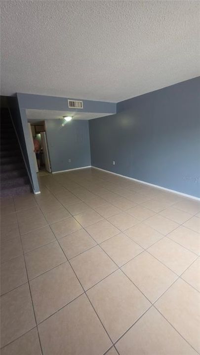For Rent: $1,150 (1 beds, 1 baths, 765 Square Feet)