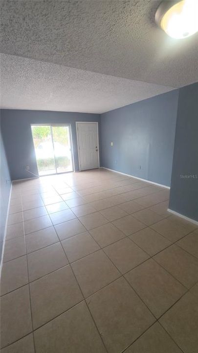 For Rent: $1,150 (1 beds, 1 baths, 765 Square Feet)