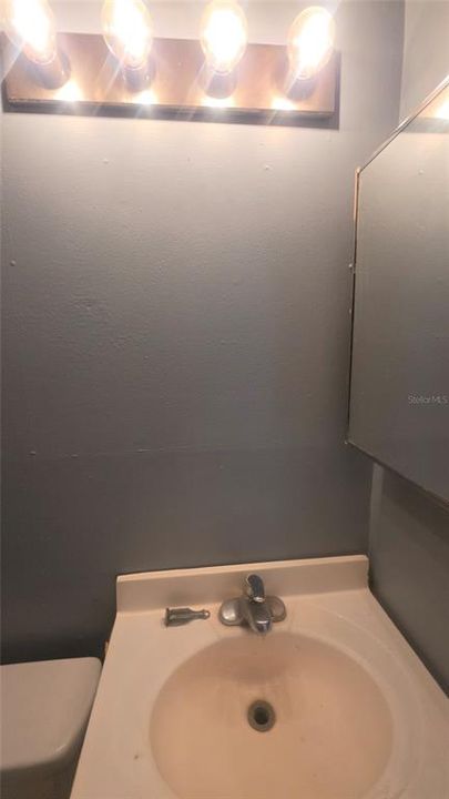 For Rent: $1,150 (1 beds, 1 baths, 765 Square Feet)