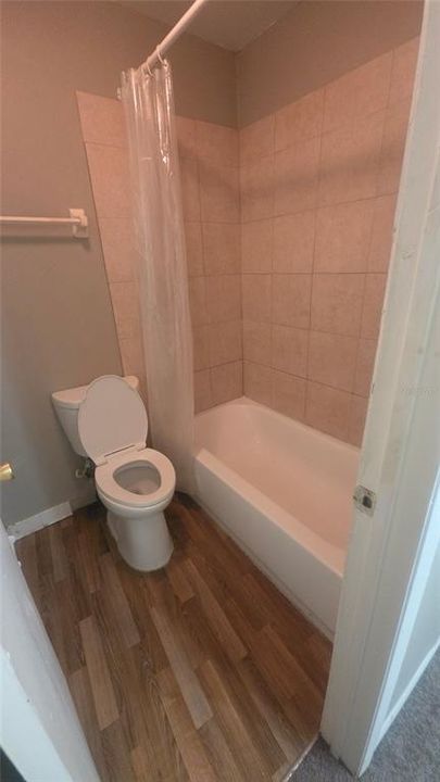 For Rent: $1,150 (1 beds, 1 baths, 765 Square Feet)