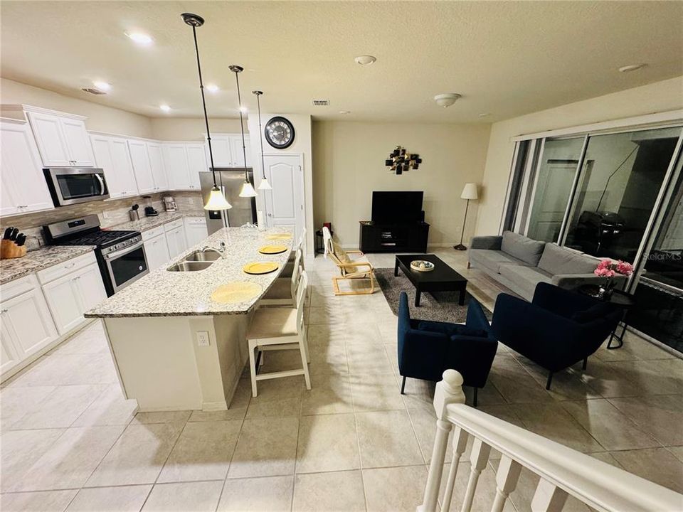 For Rent: $3,000 (5 beds, 4 baths, 2281 Square Feet)