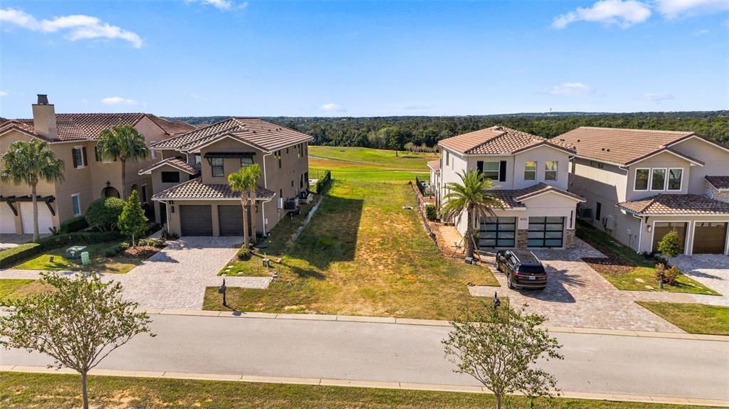 На продажу: $299,000 (0.13 acres)