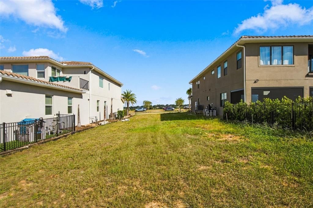 На продажу: $299,000 (0.13 acres)