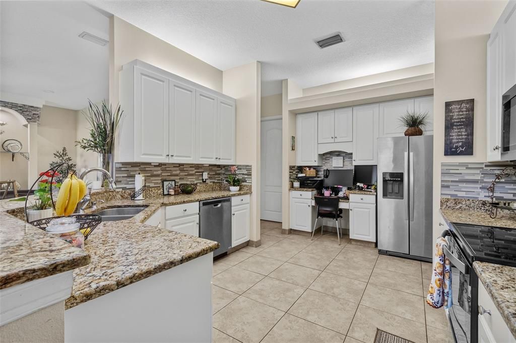 For Sale: $525,000 (5 beds, 4 baths, 2444 Square Feet)