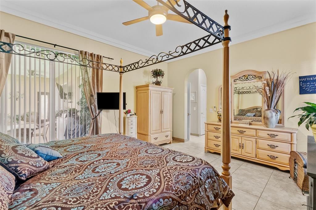 For Sale: $525,000 (5 beds, 4 baths, 2444 Square Feet)