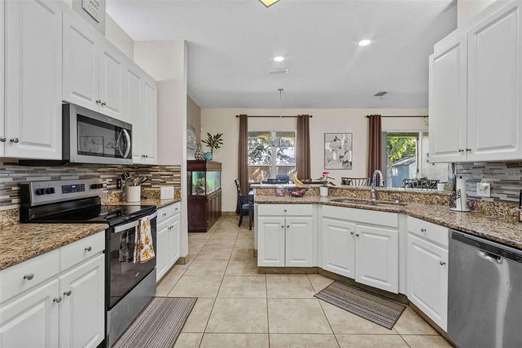 For Sale: $525,000 (5 beds, 4 baths, 2444 Square Feet)