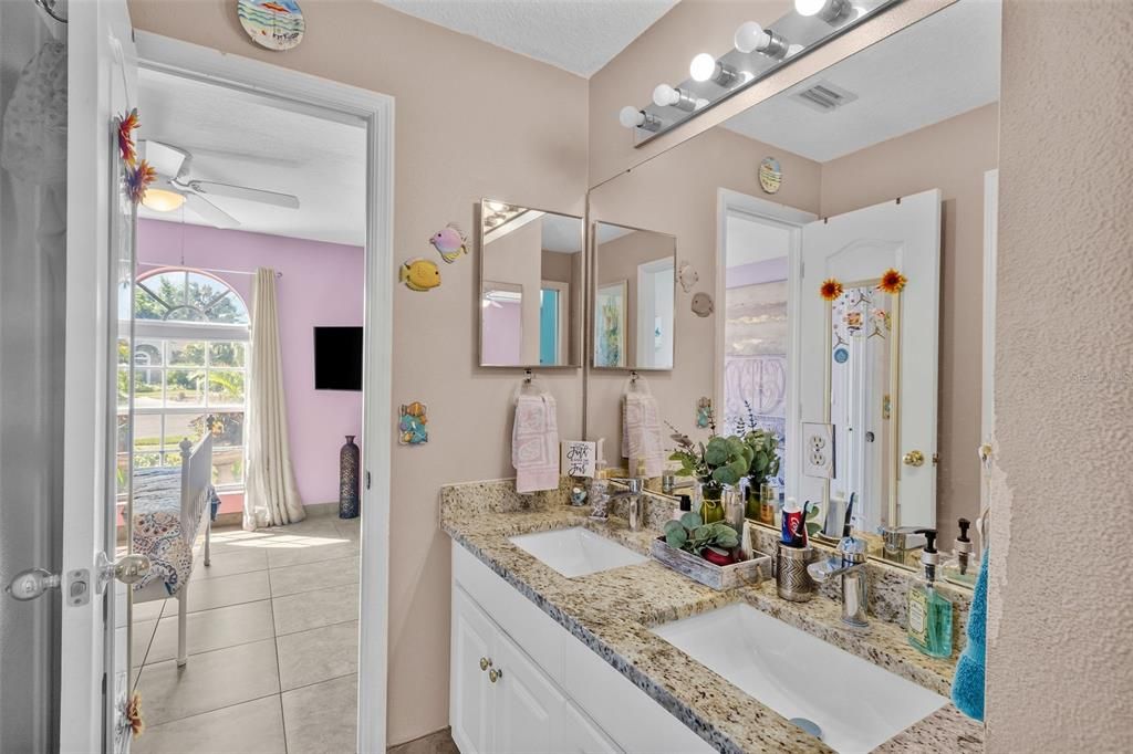 For Sale: $525,000 (5 beds, 4 baths, 2444 Square Feet)