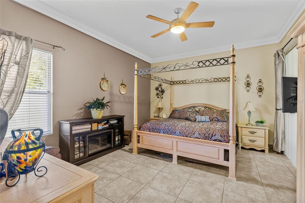 For Sale: $525,000 (5 beds, 4 baths, 2444 Square Feet)