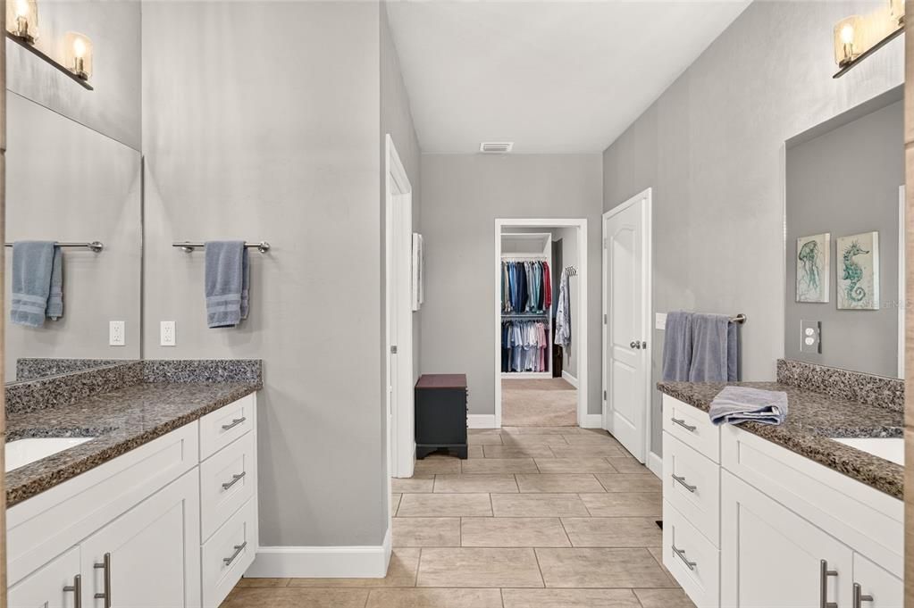 For Sale: $389,990 (4 beds, 2 baths, 1964 Square Feet)