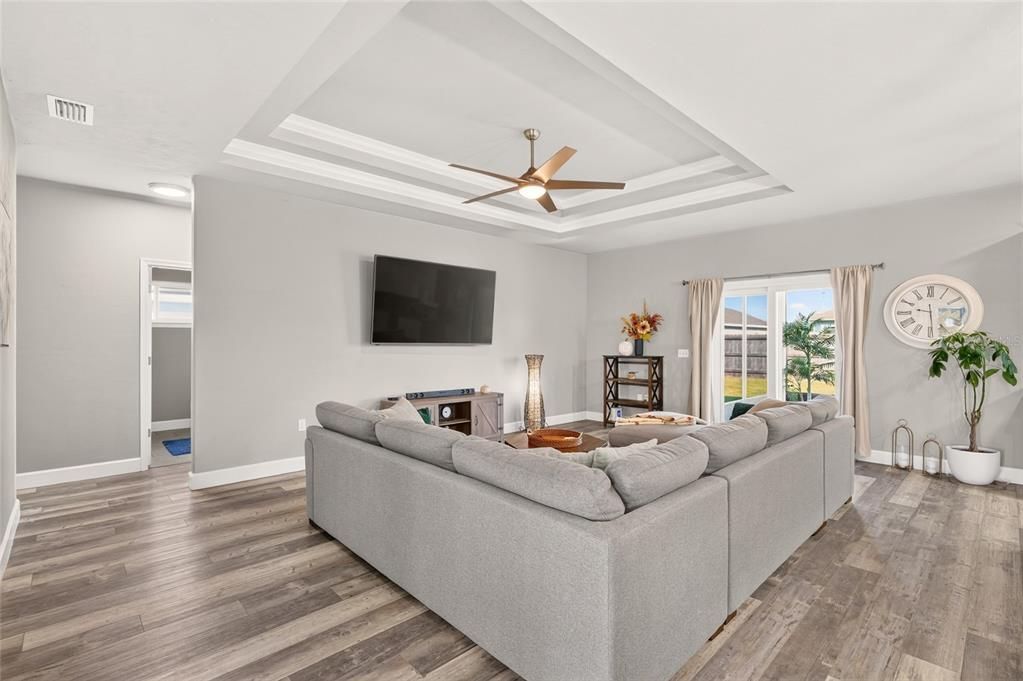 For Sale: $389,990 (4 beds, 2 baths, 1964 Square Feet)