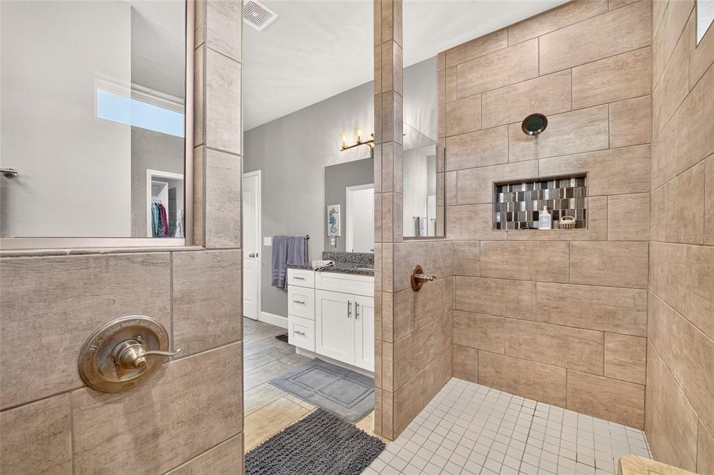 For Sale: $389,990 (4 beds, 2 baths, 1964 Square Feet)