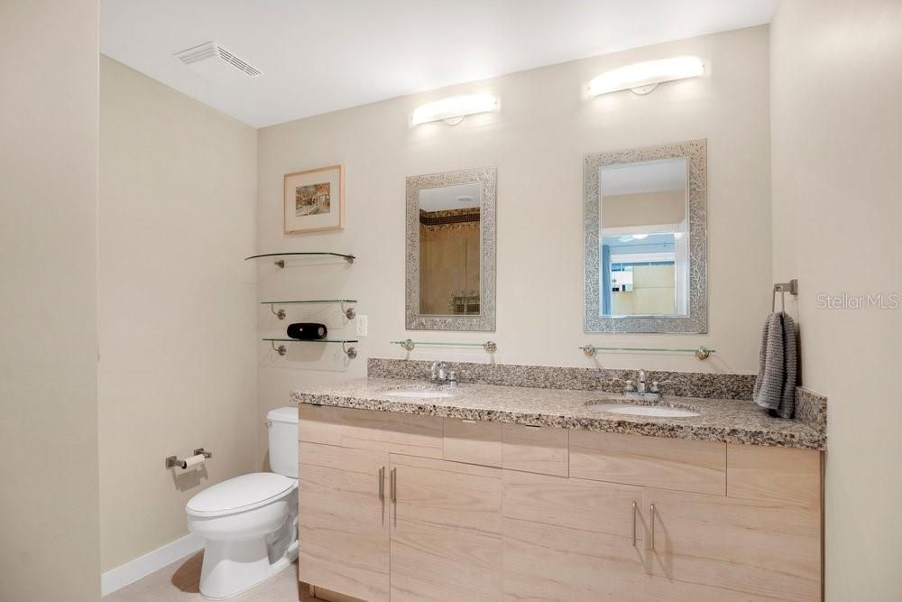 For Sale: $289,900 (2 beds, 2 baths, 1261 Square Feet)