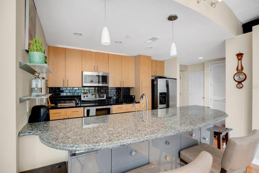 For Sale: $289,900 (2 beds, 2 baths, 1261 Square Feet)