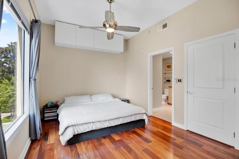 For Sale: $289,900 (2 beds, 2 baths, 1261 Square Feet)
