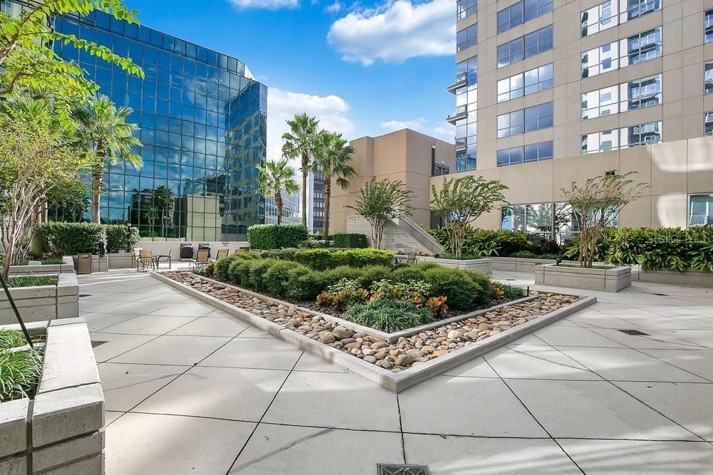 For Sale: $289,900 (2 beds, 2 baths, 1261 Square Feet)