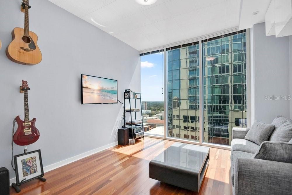 For Sale: $289,900 (2 beds, 2 baths, 1261 Square Feet)