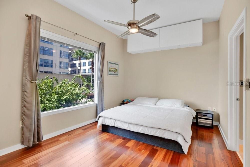 For Sale: $289,900 (2 beds, 2 baths, 1261 Square Feet)