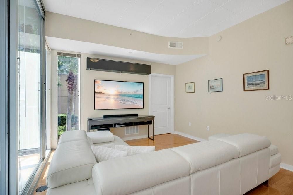 For Sale: $289,900 (2 beds, 2 baths, 1261 Square Feet)