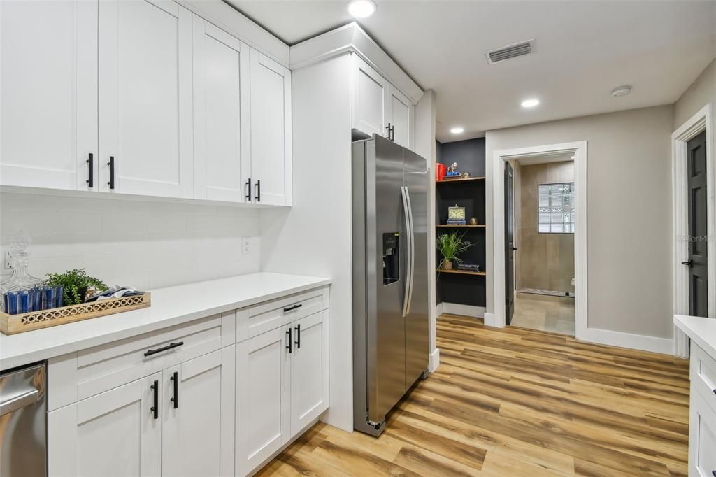 For Rent: $2,495 (2 beds, 1 baths, 1038 Square Feet)