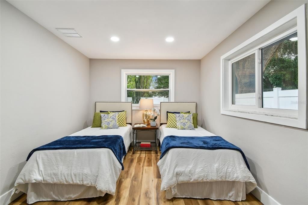 For Rent: $2,495 (2 beds, 1 baths, 1038 Square Feet)