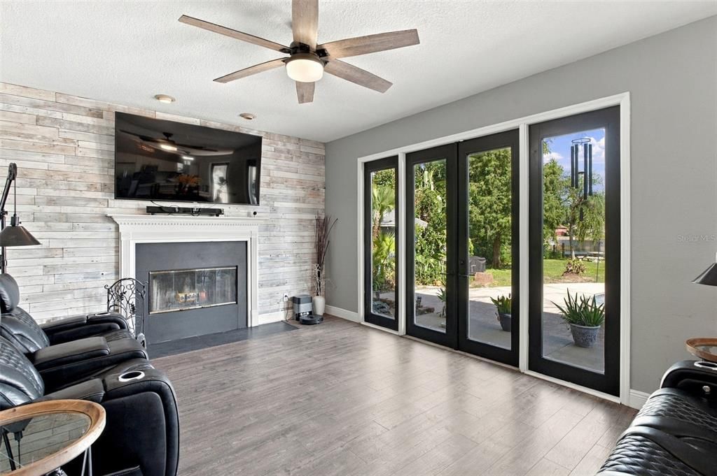 For Sale: $699,000 (4 beds, 2 baths, 1886 Square Feet)
