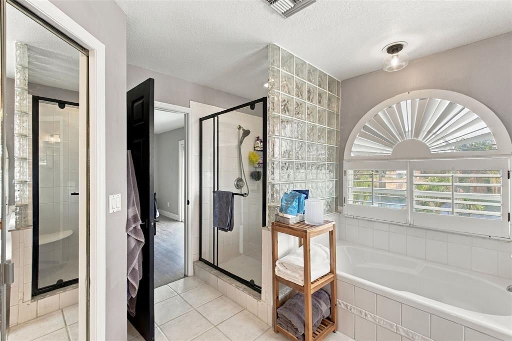 For Sale: $699,000 (4 beds, 2 baths, 1886 Square Feet)