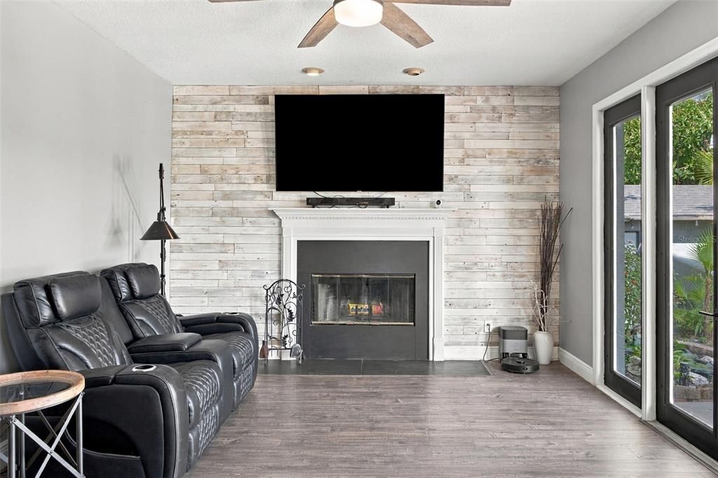 For Sale: $699,000 (4 beds, 2 baths, 1886 Square Feet)