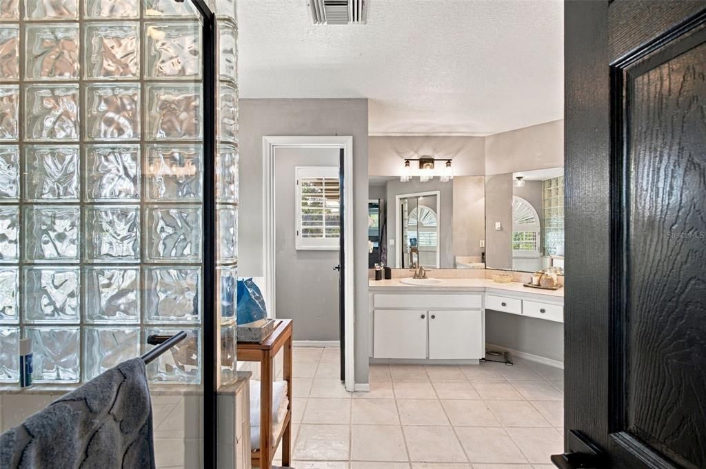 For Sale: $699,000 (4 beds, 2 baths, 1886 Square Feet)