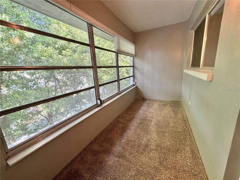 For Rent: $1,200 (1 beds, 1 baths, 585 Square Feet)