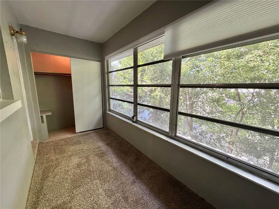 For Rent: $1,200 (1 beds, 1 baths, 585 Square Feet)
