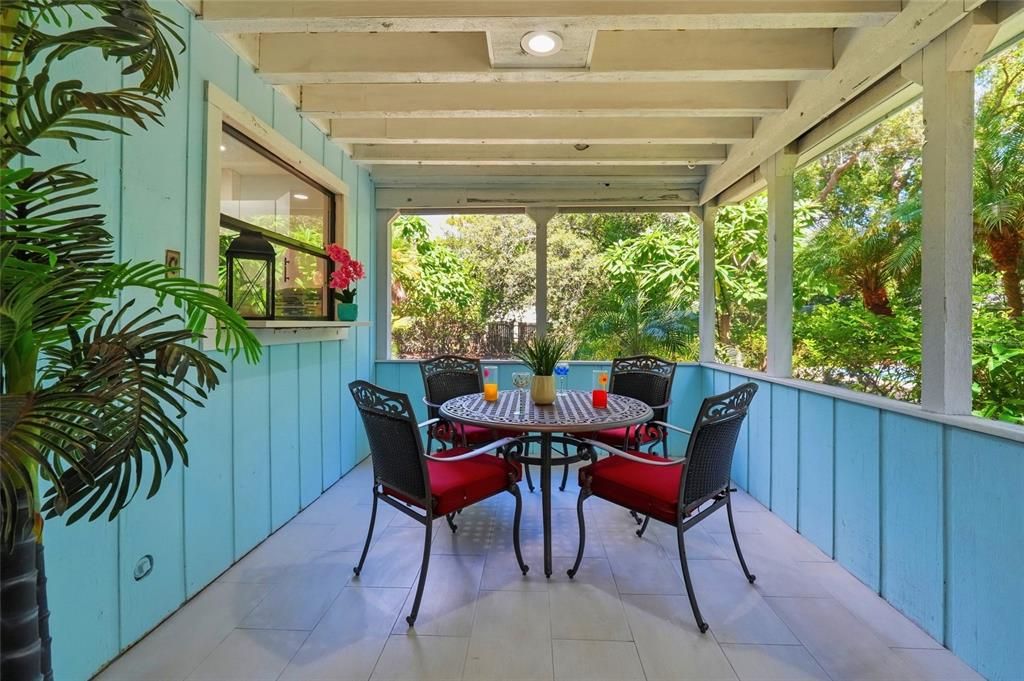 На продажу: $699,000 (5 спален, 3 ванн, 1906 Квадратных фут)
