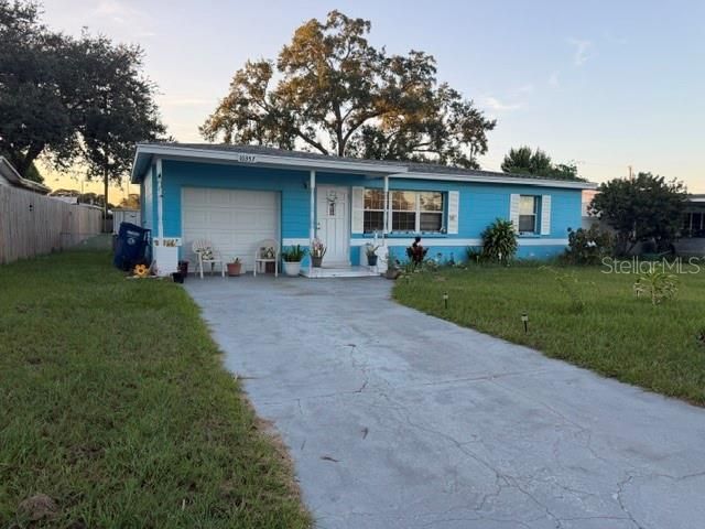 For Sale: $304,900 (2 beds, 1 baths, 825 Square Feet)